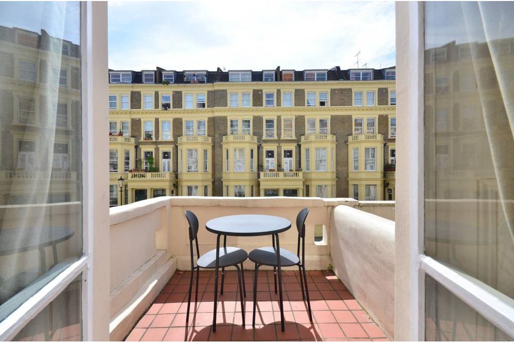 Modern Self-Contained Studio – Flat 11, Penywern Road, Earls Court SW5 9SX