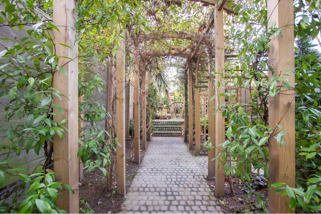 Modern Self-Contained Studio – Flat 11, Penywern Road, Earls Court SW5 9SX