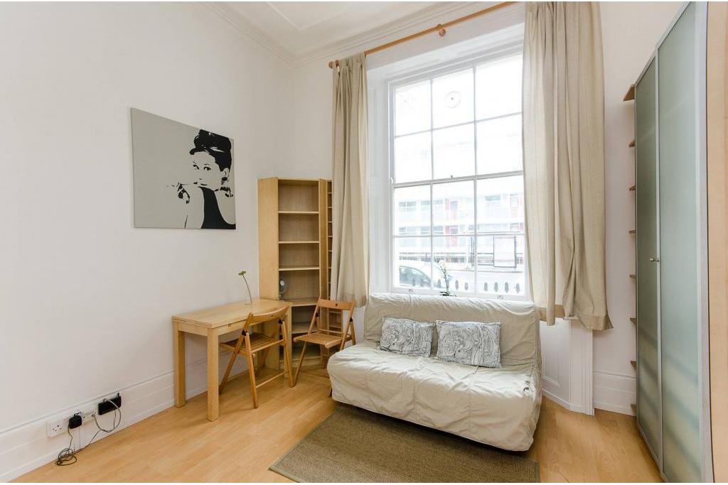 Modern Split-Level Studio Apartment – Flat 01, Claverton Street, Pimlico