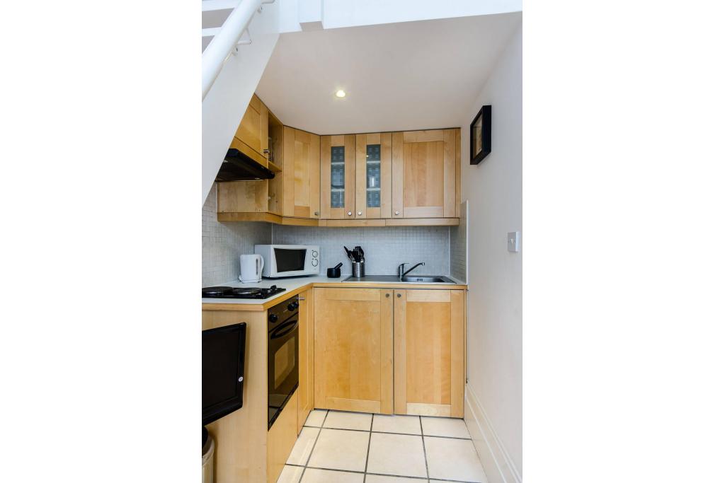 Modern Split-Level Studio Apartment – Flat 01, Claverton Street, Pimlico