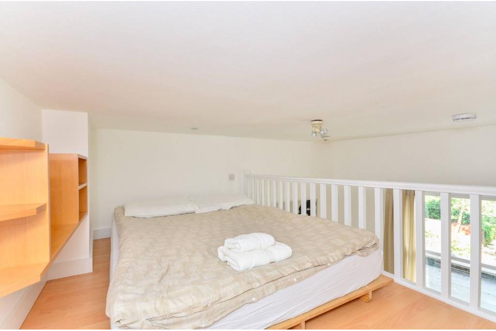 Spacious Modern Split-Level Studio Apartment – Flat 25A, West Cromwell Road, Earls Court