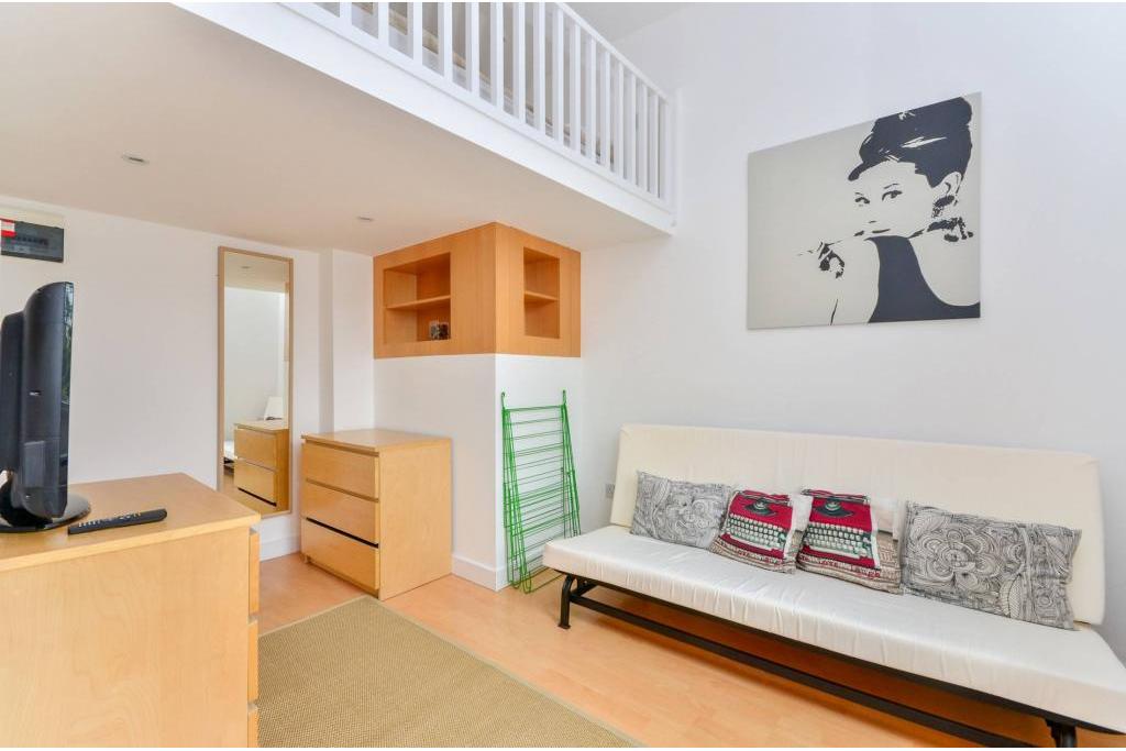 Spacious Modern Split-Level Studio Apartment – Flat 25A, West Cromwell Road, Earls Court