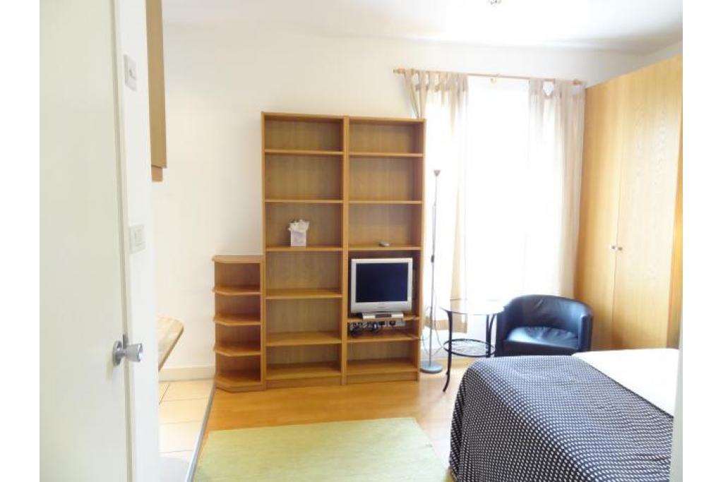 Modern Studio Apartment – Flat 22, Cartwright Gardens, Bloomsbury WC1H 9EH