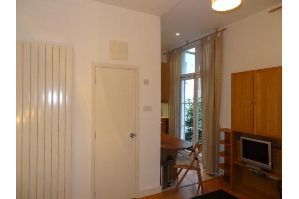 Modern Studio Apartment – Flat 10, Cartwright Gardens, Bloomsbury WC1H 9EH