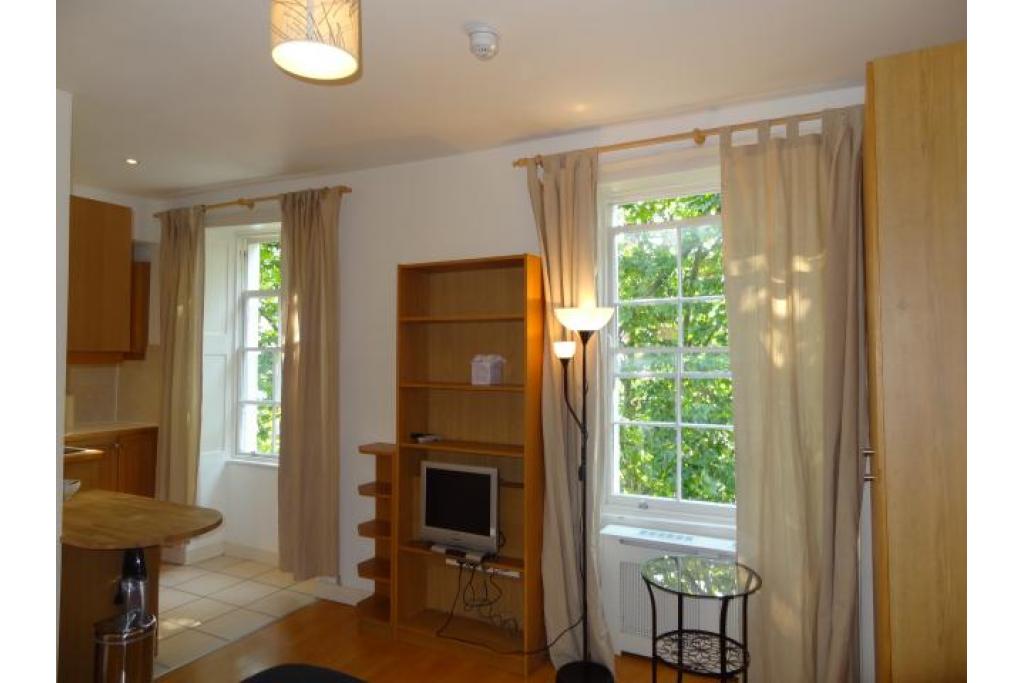 Modern Studio Apartment – Flat 22, Cartwright Gardens, Bloomsbury WC1H 9EH
