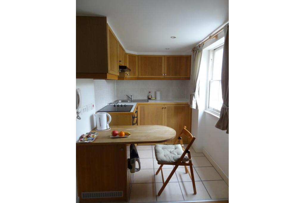 Modern Studio Apartment – Flat 28, Cartwright Gardens, Bloomsbury WC1H 9EH