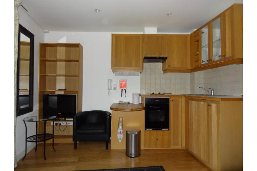 Flat 01 – 28-29 Cartwright Gardens, Bloomsbury WC1H 9EH