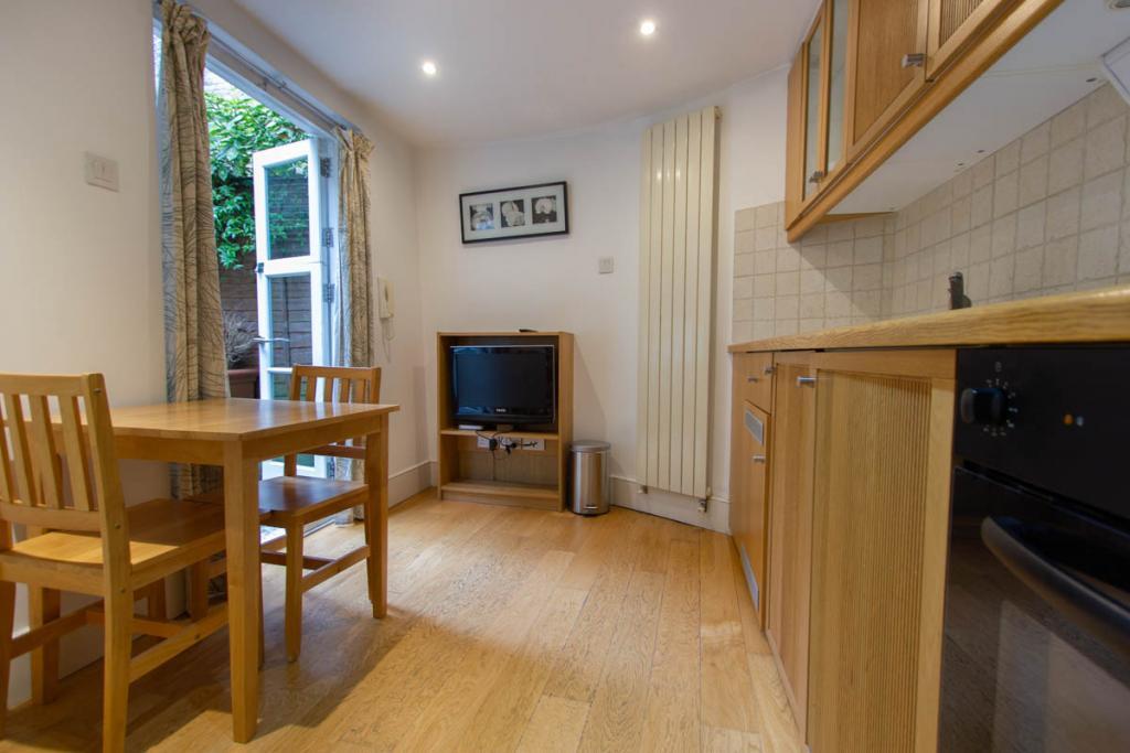 Flat 11 - 28-29 Cartwright Gardens, Bloomsbury WC1H 9EH