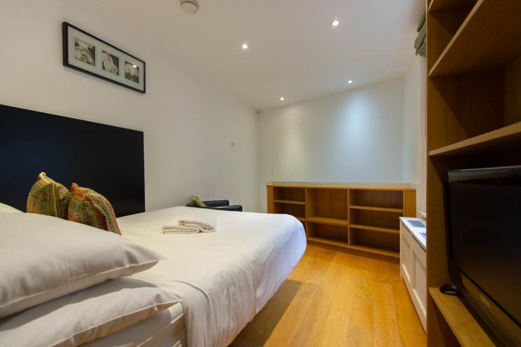 Flat 11 - 28-29 Cartwright Gardens, Bloomsbury WC1H 9EH