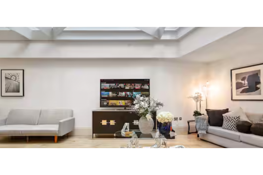 Elegant 3-Bedroom Maisonette with Park Views - Serviced Accommodation Mayfair