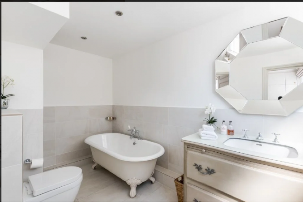 Kensington Gardens – The Royal Albert Memorial Apartment