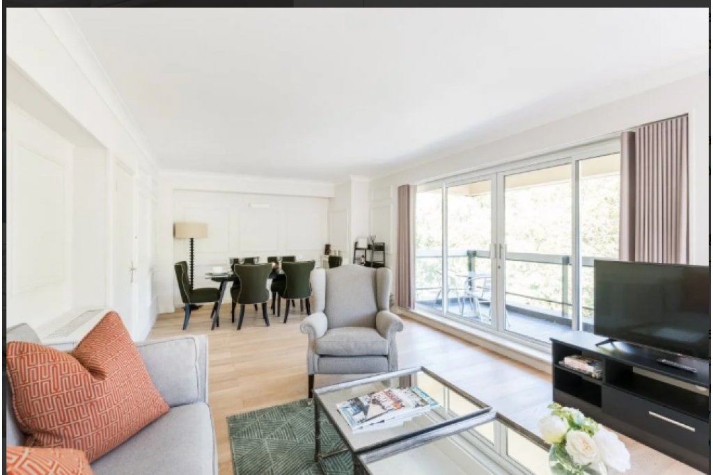 Kensington Gardens – The Royal Albert Memorial Apartment