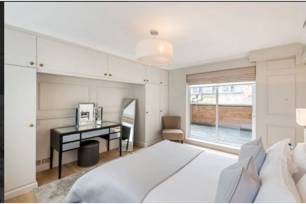 Kensington Gardens – The Royal Albert Memorial Apartment