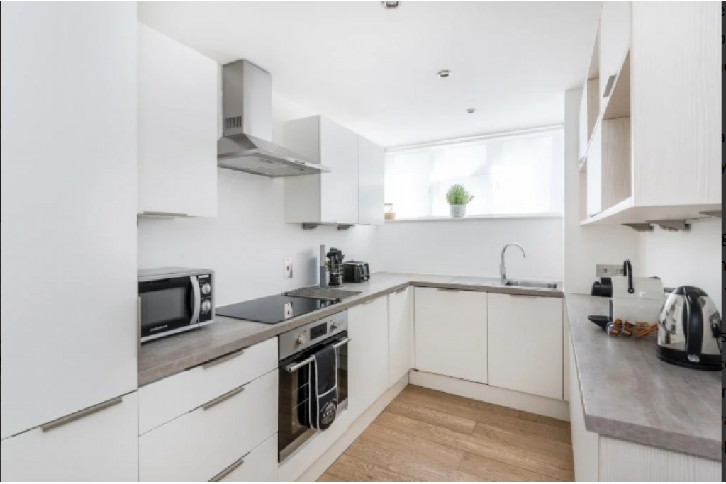 Kensington Gardens – The Royal Albert Memorial Apartment