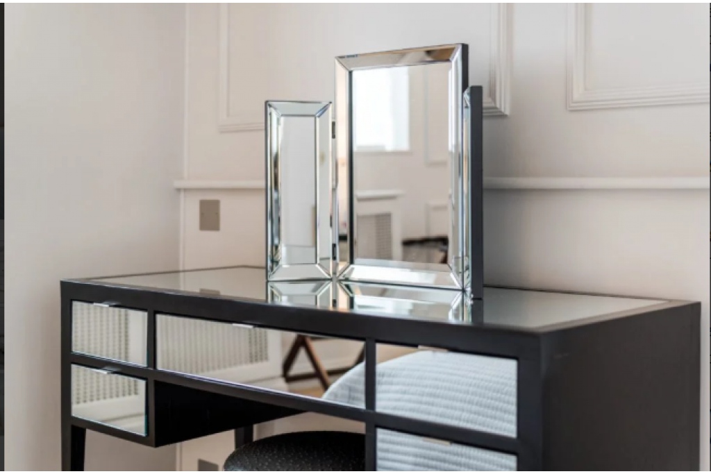 Kensington Gardens – The Royal Albert Memorial Apartment