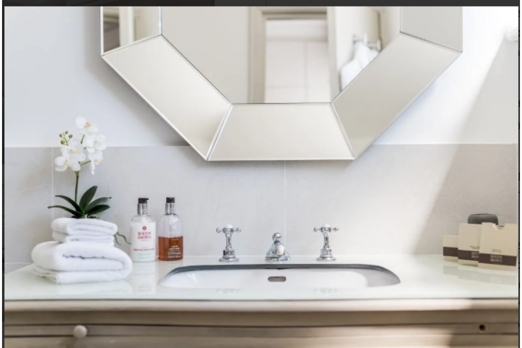 Kensington Gardens – The Royal Albert Memorial Apartment