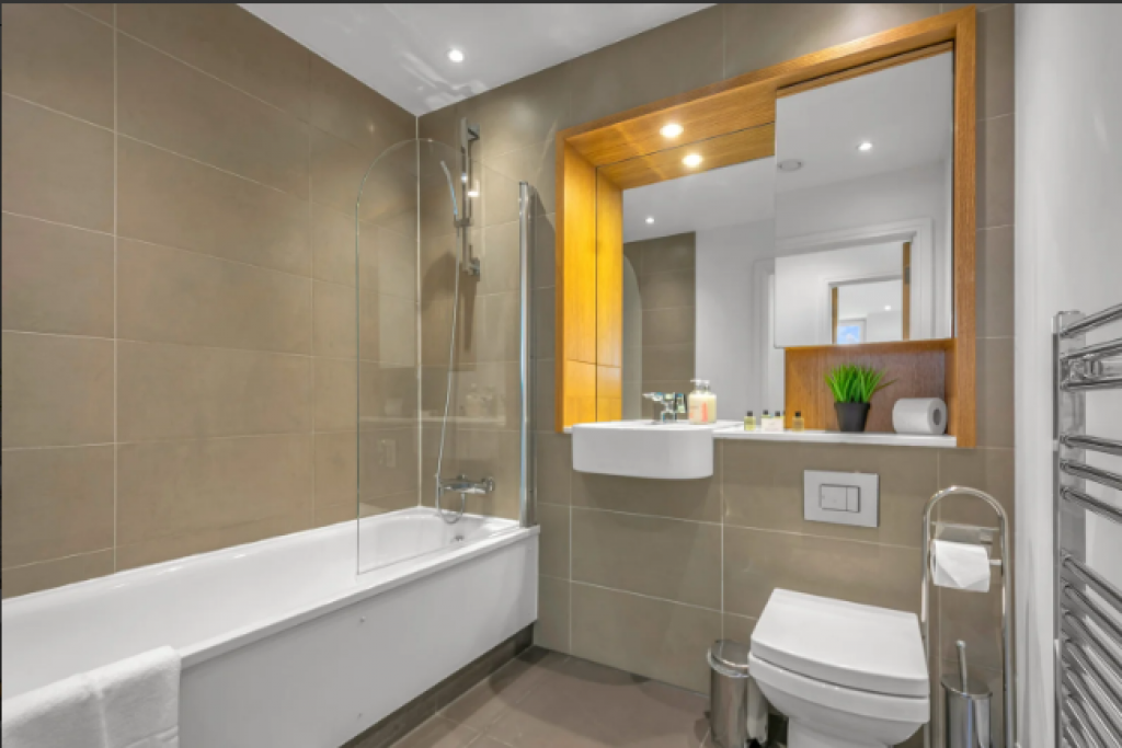 Skyview Tower – Modern 3-Bedroom Apartment in Stratford