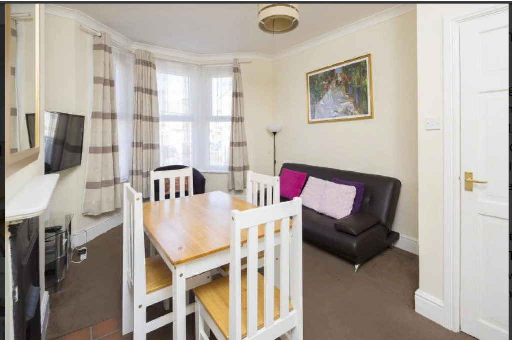 Gillingham Corporate Accommodation – Welcoming 3-Bedroom Flat