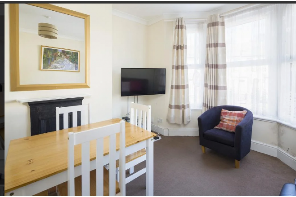 Gillingham Corporate Accommodation – Welcoming 3-Bedroom Flat