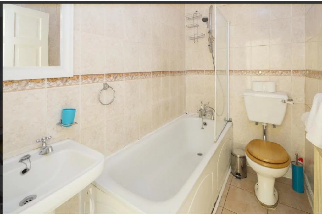 Gillingham Corporate Accommodation – Welcoming 3-Bedroom Flat