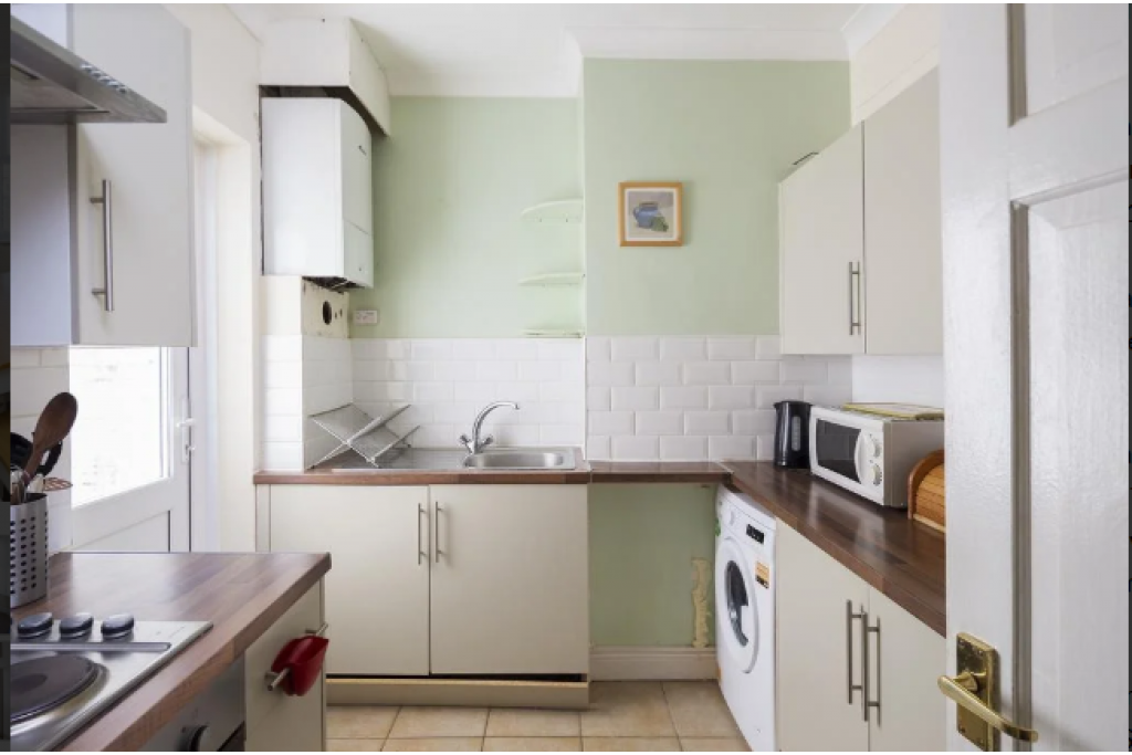 Gillingham Corporate Accommodation – Welcoming 3-Bedroom Flat