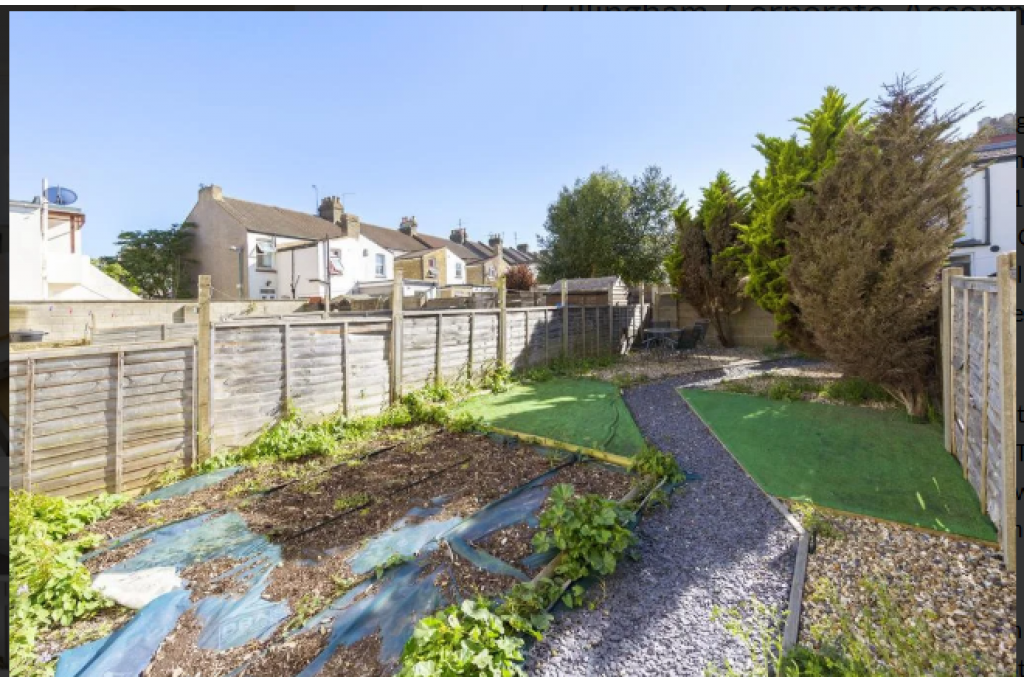 Gillingham Corporate Accommodation – Welcoming 3-Bedroom Flat