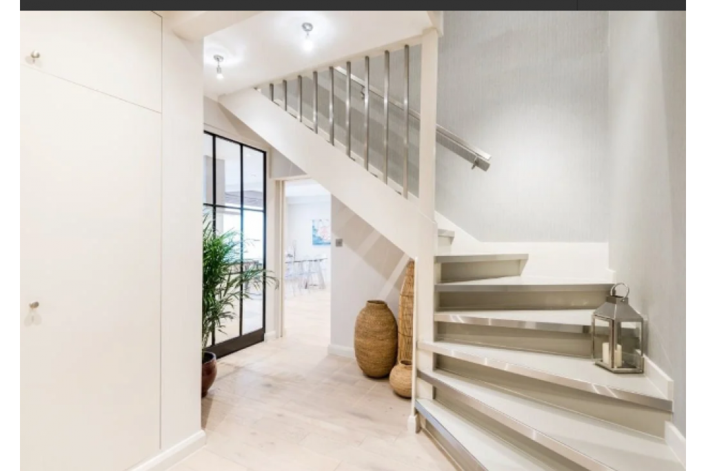 Kensington Accommodation – Luxury Duplex Apartment with Terrace at 35 Hyde Park Gate