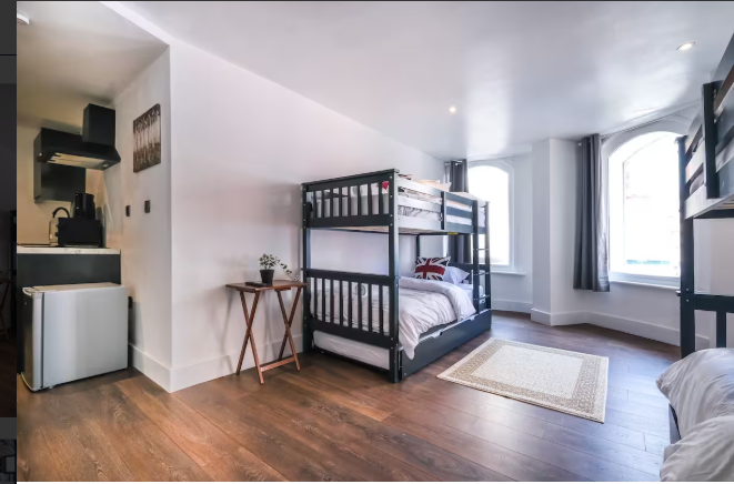 Family Accommodation in Soho: Book Short Let Apartments on Shaftesbury Avenue