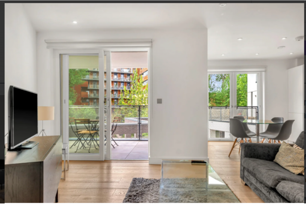 Rochester Serviced Accommodation – Black & White Apartments