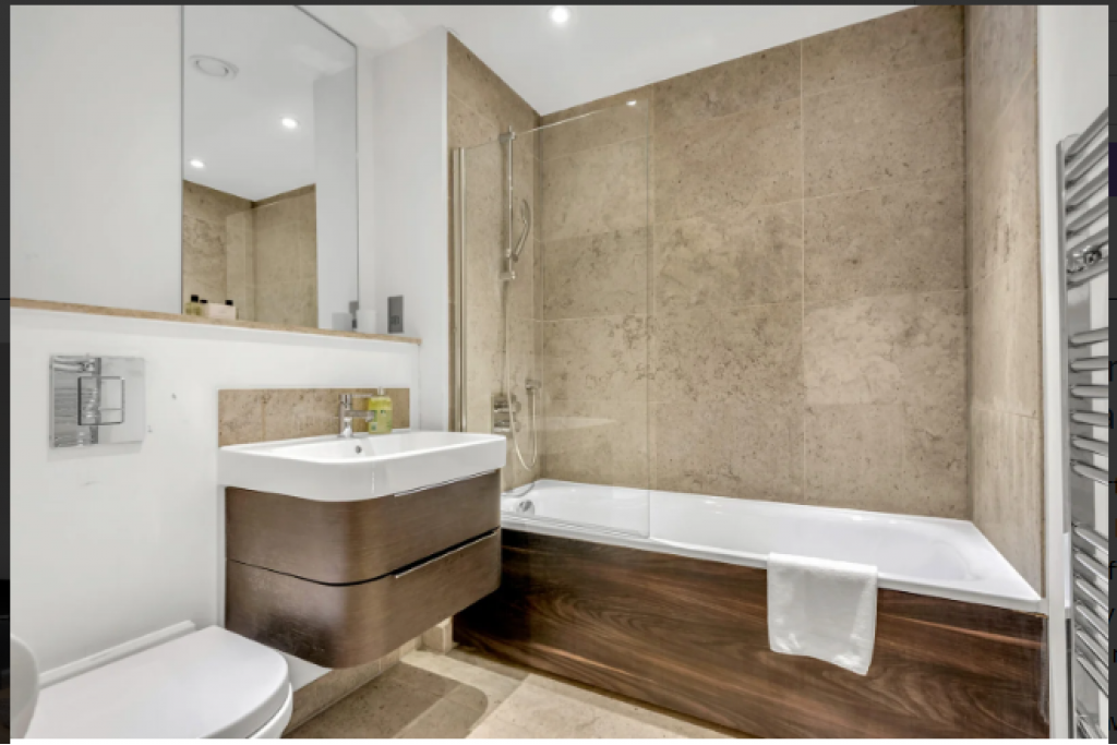 Rochester Serviced Accommodation – Black & White Apartments