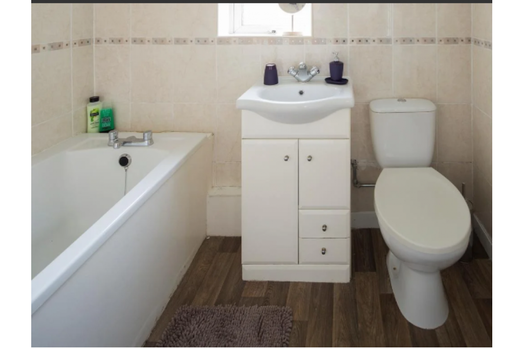 Rochester Serviced Accommodation – Black & White Apartments