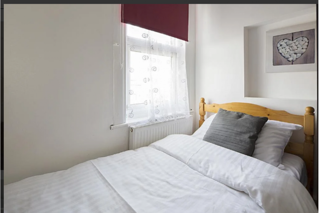 Rochester Serviced Accommodation – Black & White Apartments