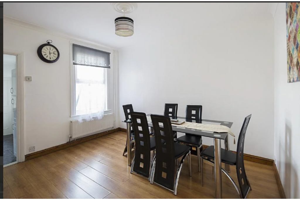Rochester Serviced Accommodation – Black & White Apartments