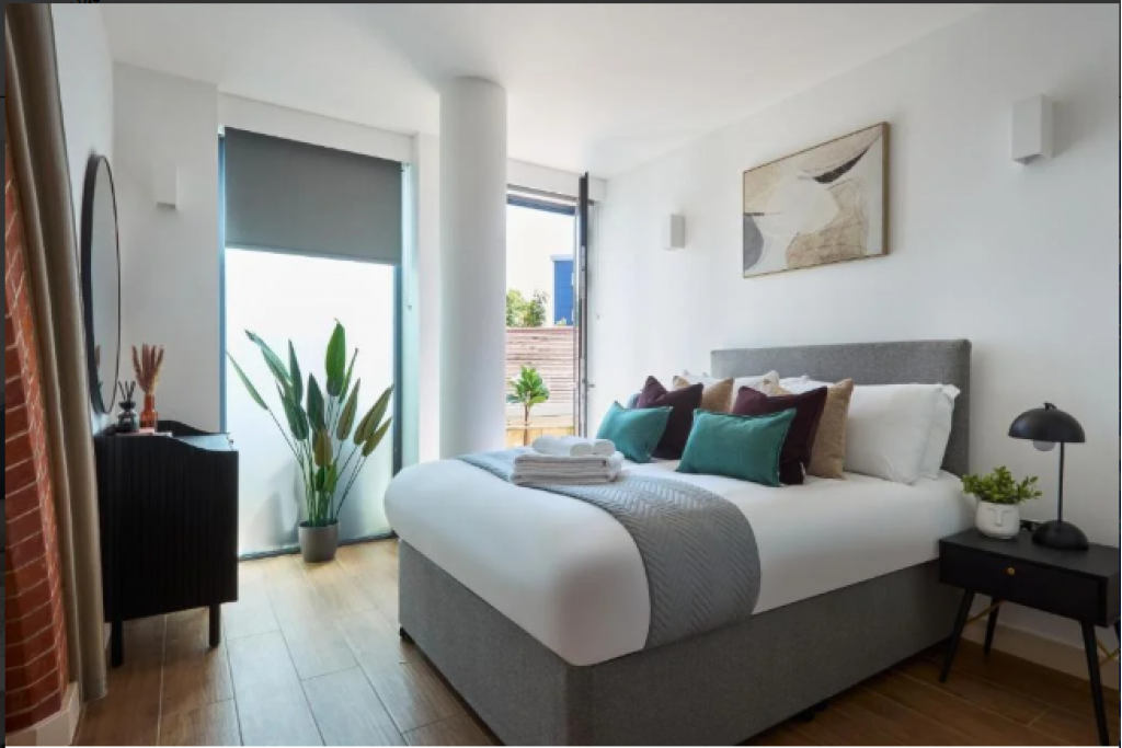 St George’s Church Kew Bridge Apartments – Short Let Serviced Apartments Brentford