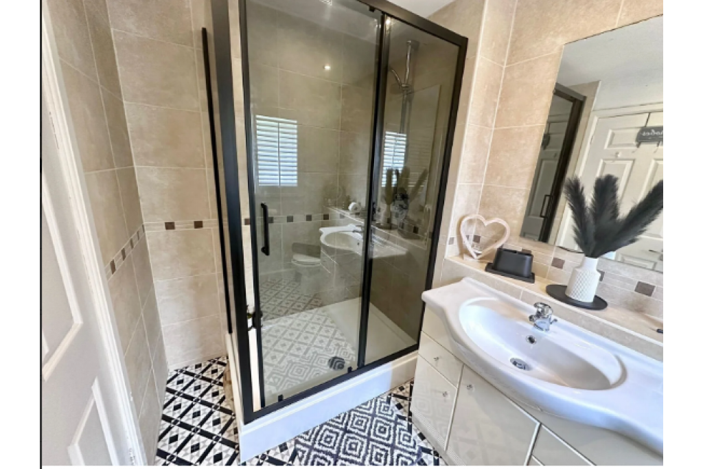 Accommodation Gloucestershire – 4-Bed Holiday Cottage for Short Lets and Extended Stays