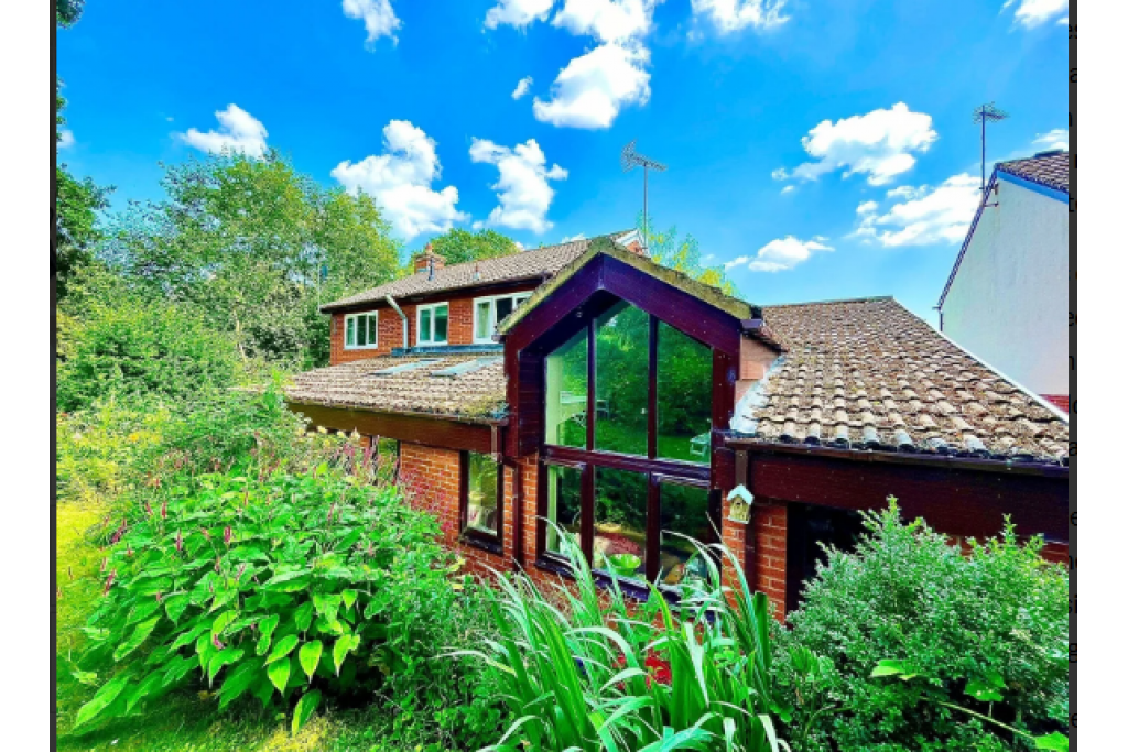 Accommodation Gloucestershire – 4-Bed Holiday Cottage for Short Lets and Extended Stays