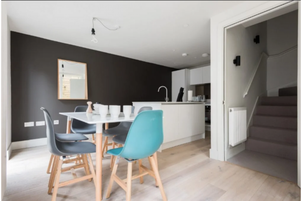 Spacious and Stylish Group Accommodation with Private Roof Terrace in the Heart of Manchester