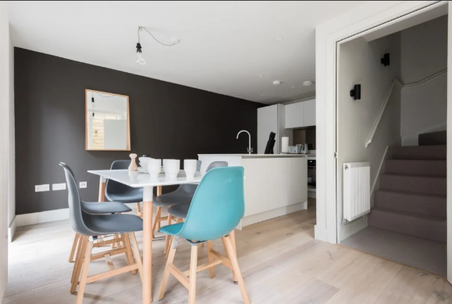 Spacious and Stylish Group Accommodation with Private Roof Terrace in the Heart of Manchester