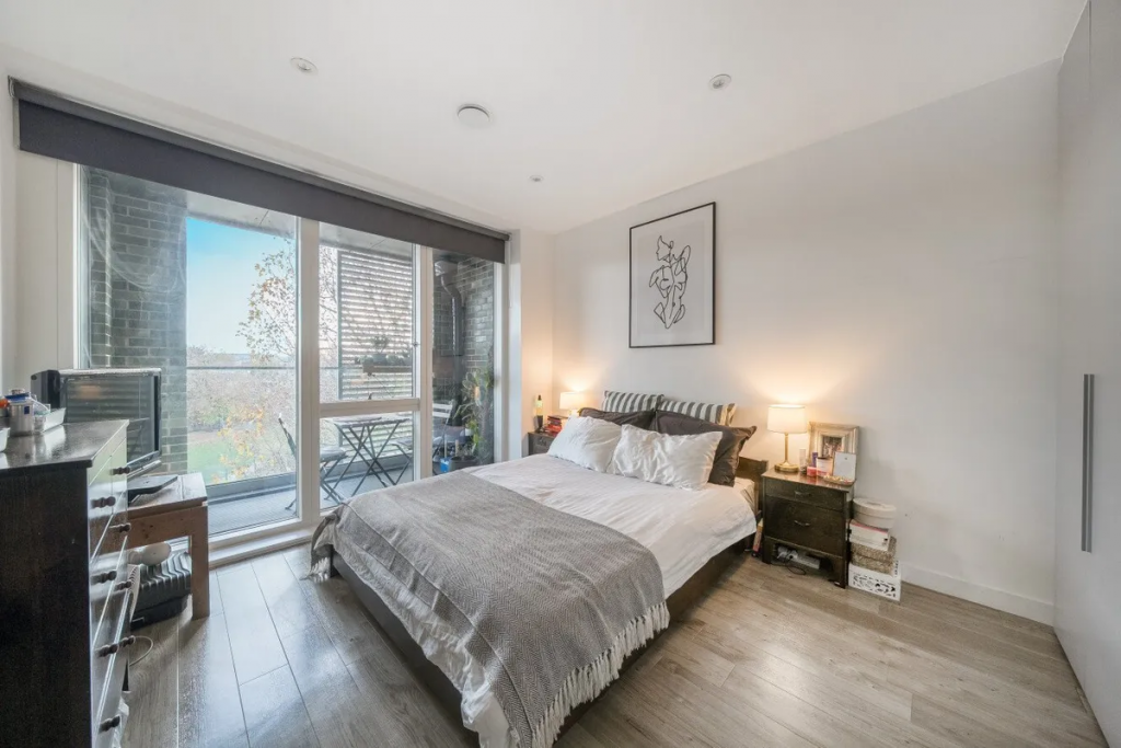 1 bed flat for sale Woods Road, Peckham, London SE15