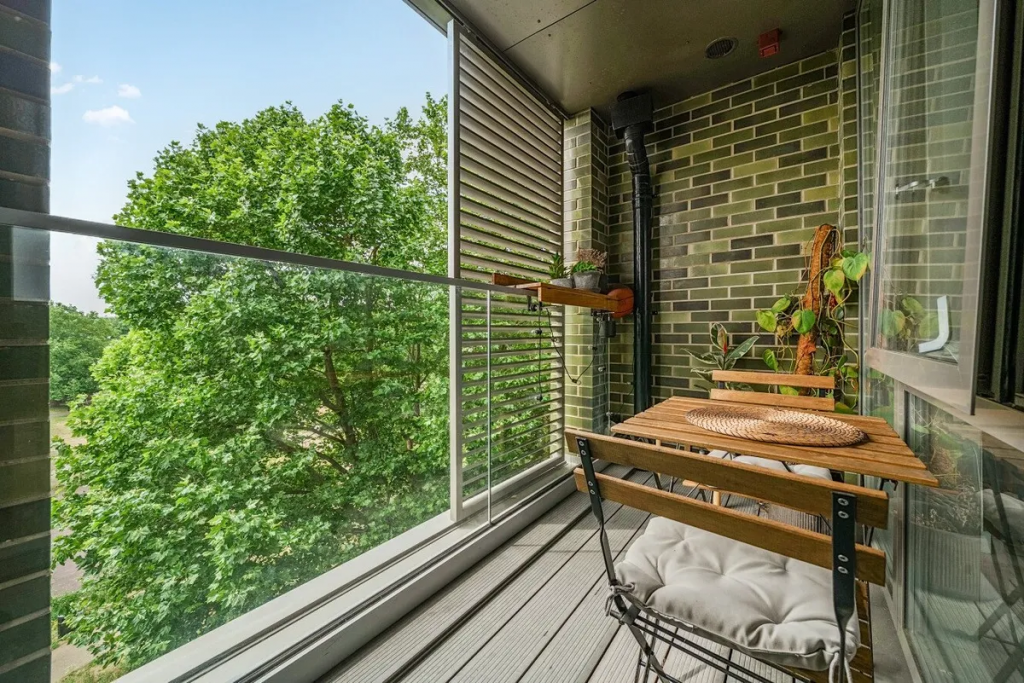 1 bed flat for sale Woods Road, Peckham, London SE15