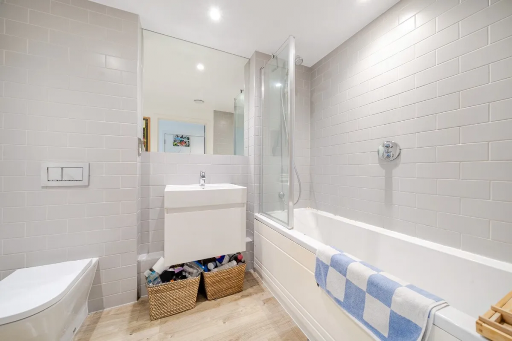 1 bed flat for sale Woods Road, Peckham, London SE15