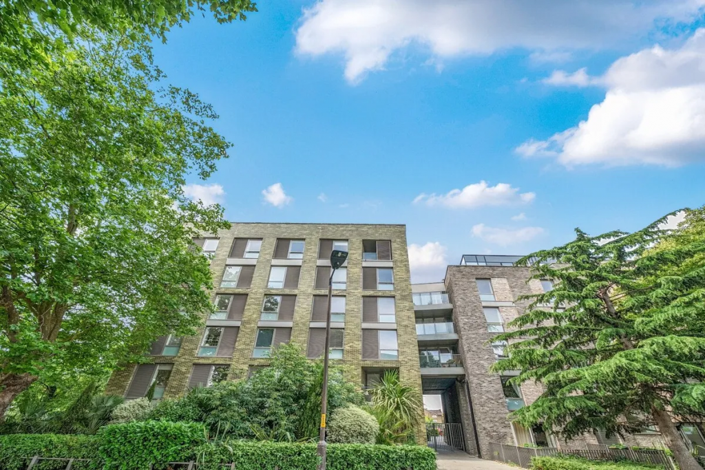 1 bed flat for sale Woods Road, Peckham, London SE15