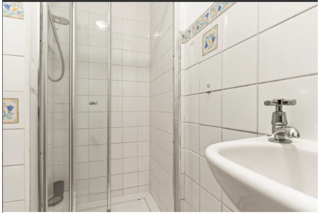 Watford Accommodation for Groups and Families – Rosecroft Drive Holiday Cottage