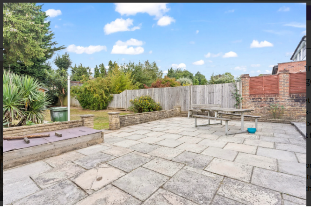 Watford Accommodation for Groups and Families – Rosecroft Drive Holiday Cottage