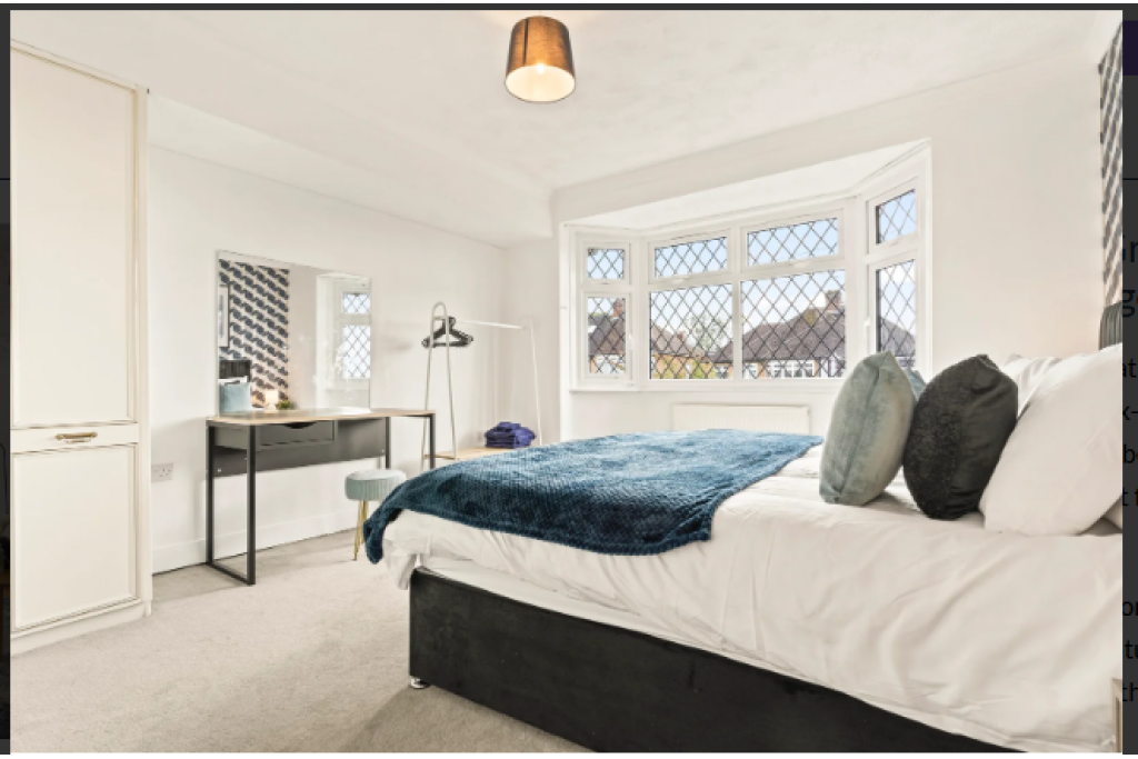 Watford Accommodation for Groups and Families – Rosecroft Drive Holiday Cottage