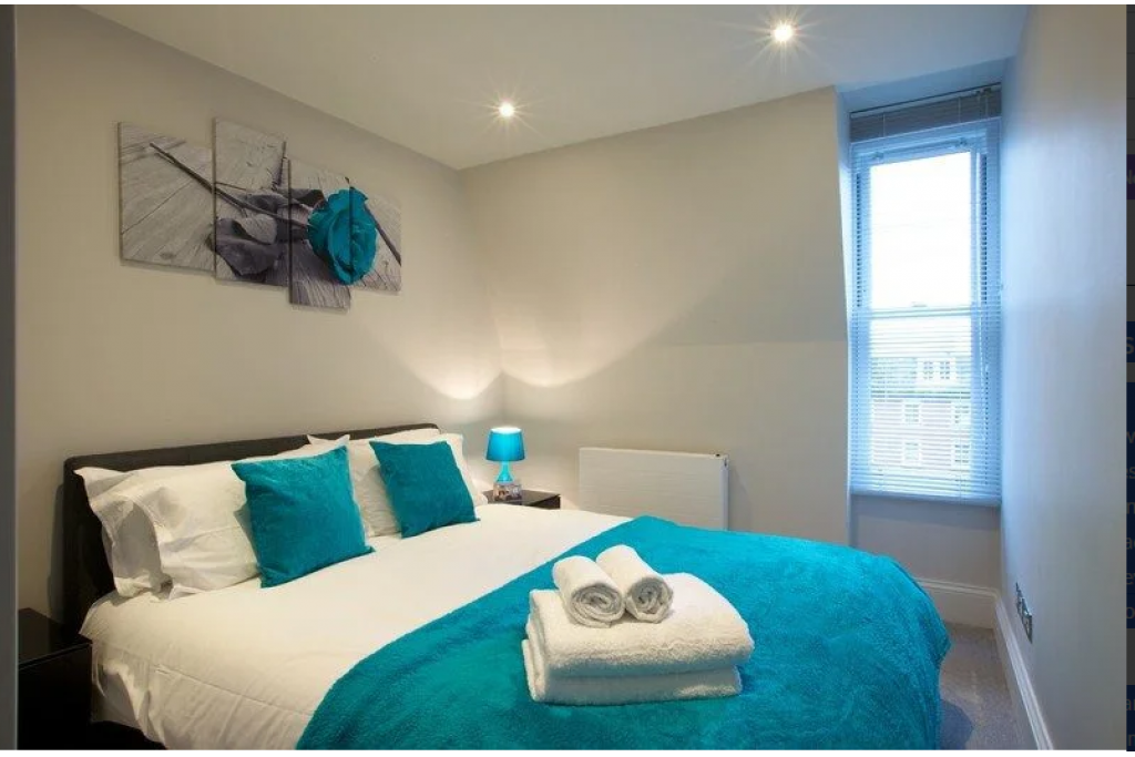 Barons Court ApartmentsLuxury 2-Bed Serviced Apartments in West Kensington, London.