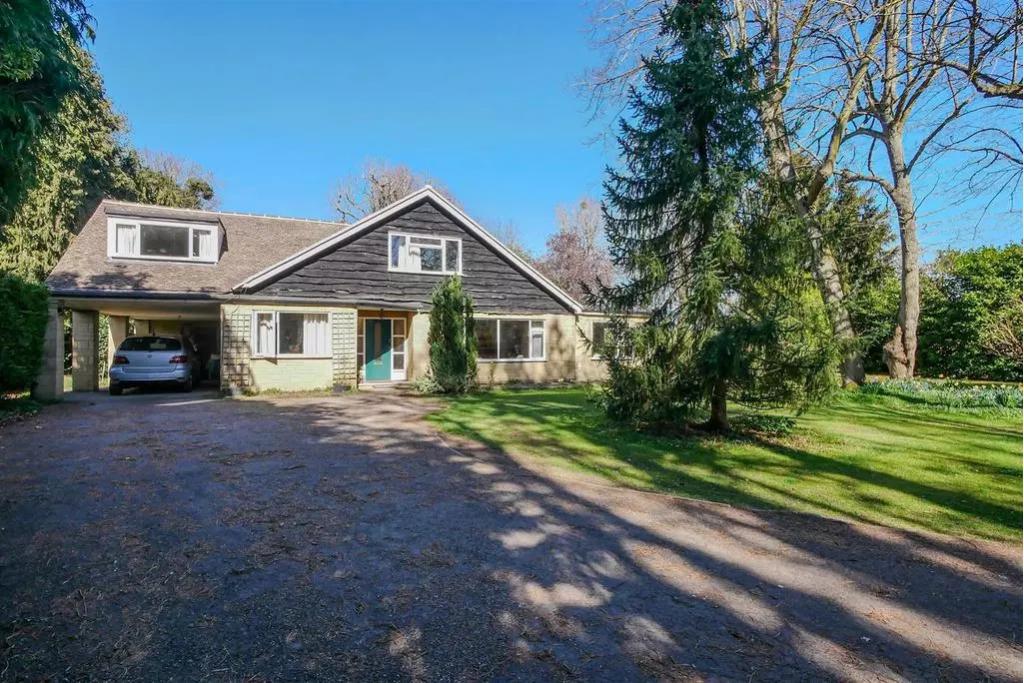 Pennies, 10 Court Drive, Shillingford, Oxfordshire, OX10 7ER