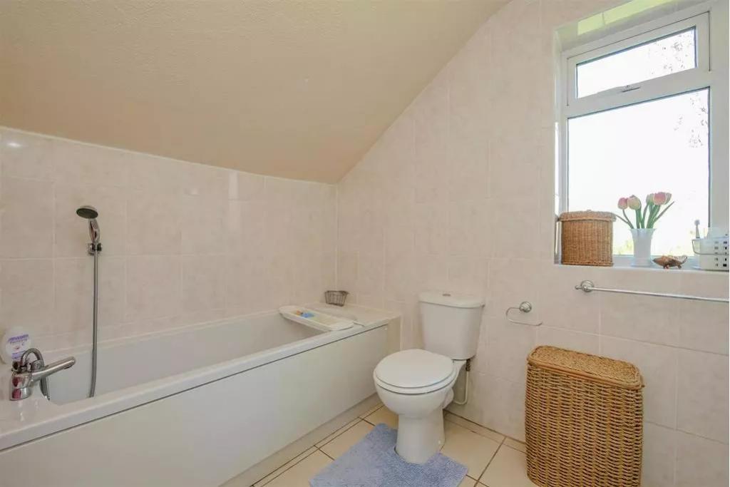 Pennies, 10 Court Drive, Shillingford, Oxfordshire, OX10 7ER