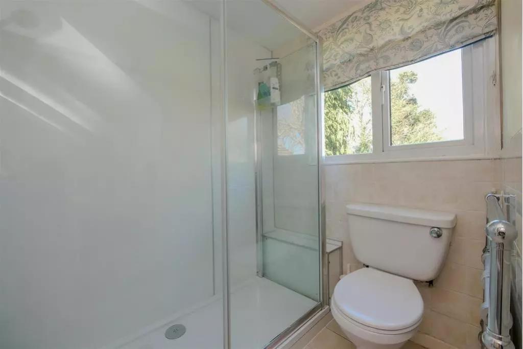 Pennies, 10 Court Drive, Shillingford, Oxfordshire, OX10 7ER