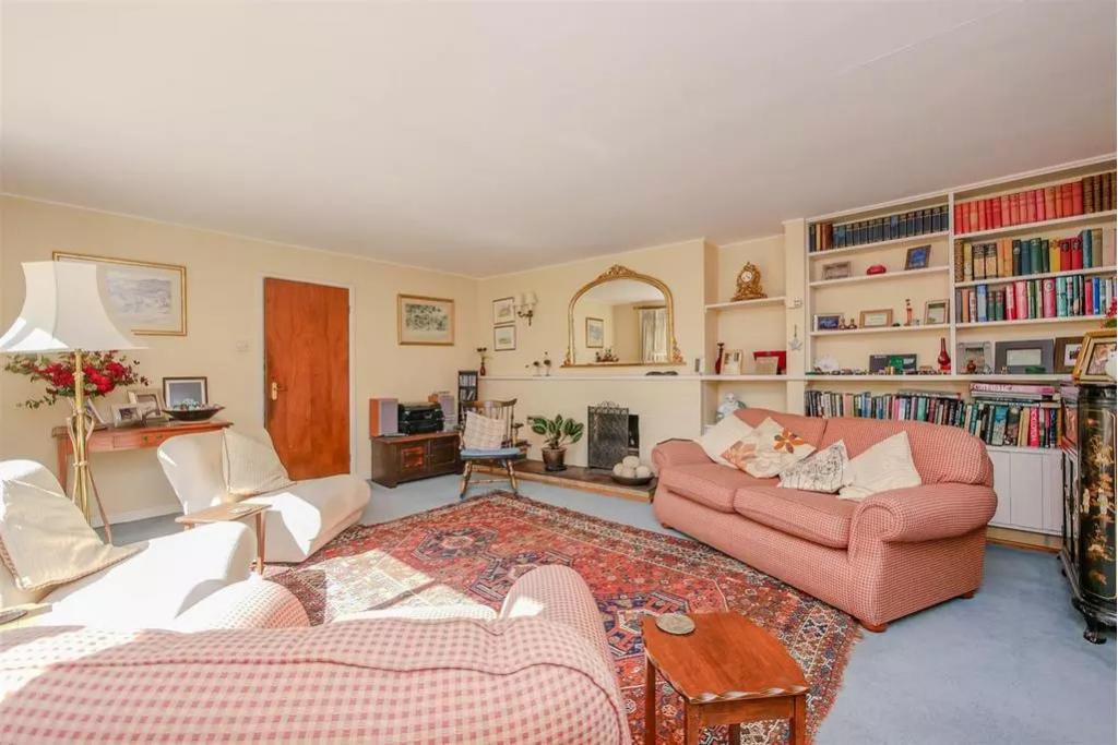 Pennies, 10 Court Drive, Shillingford, Oxfordshire, OX10 7ER